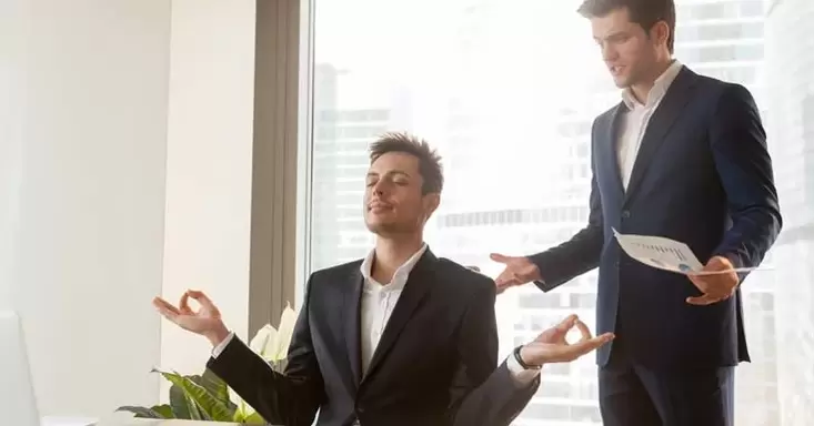 قدرتی طور پر طاقت بڑھانے کے لیے کام سے آرام کریں۔